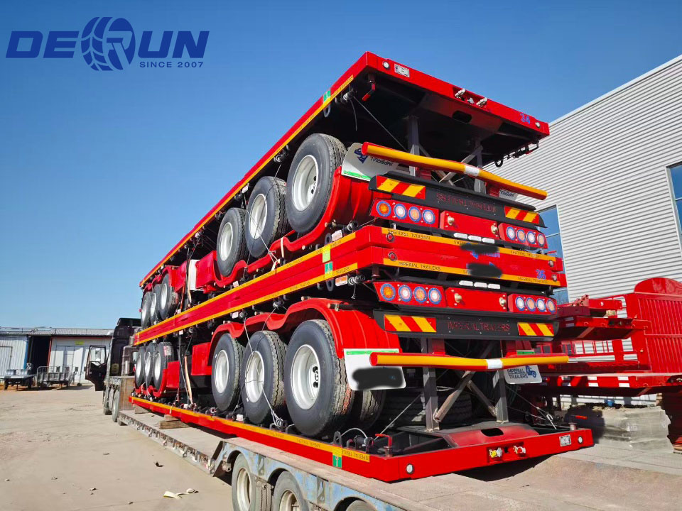Три трехосных низкобортных грузовика собираются отправить в Мавританию.